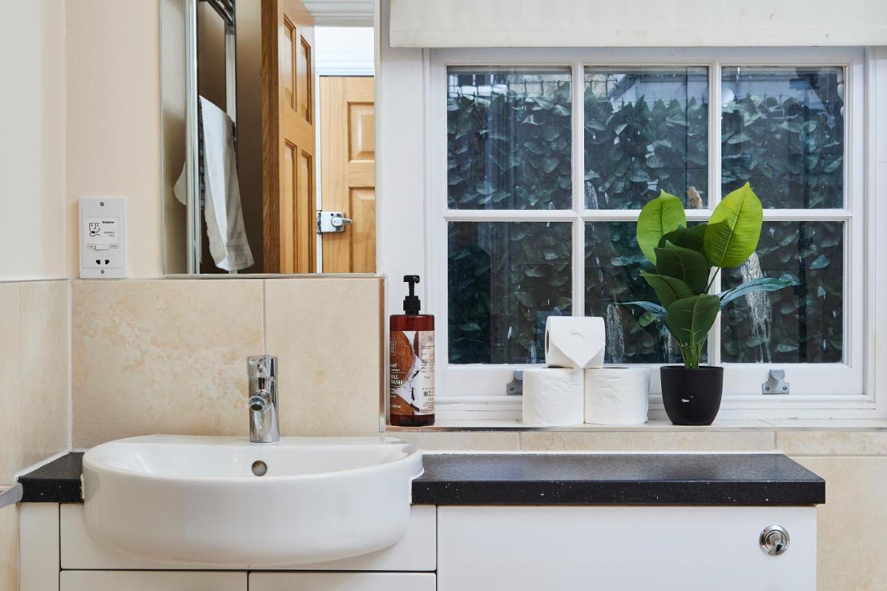 Stunning Hepburn Suite! Bath Exterior photo